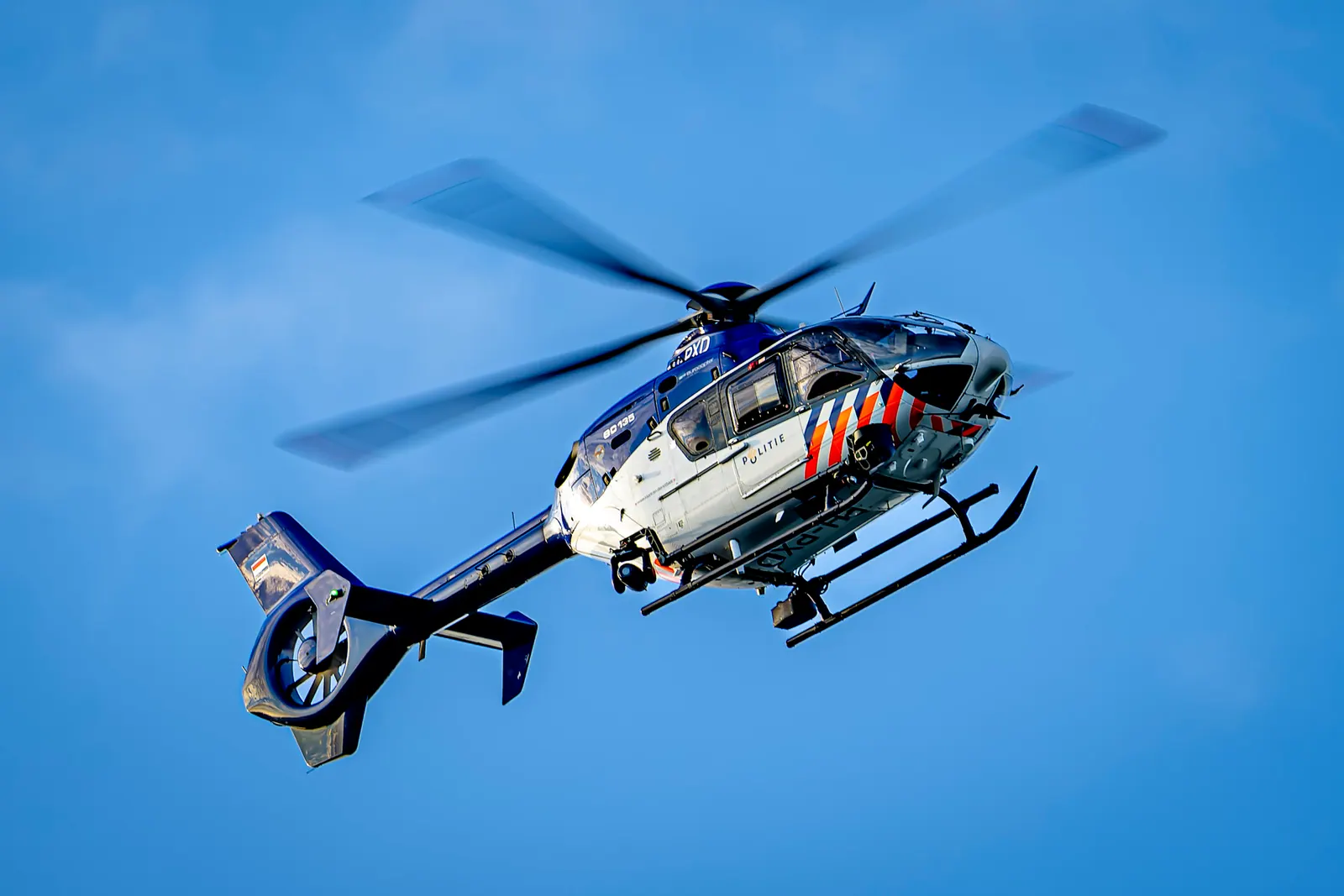Helikopter en speciaal politieteam ingezet bij lange achtervolging over A2