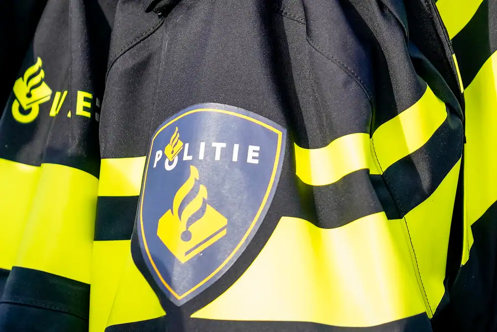 Tiener doet zich voor als agent en wordt door familie van slachtoffer aangehouden