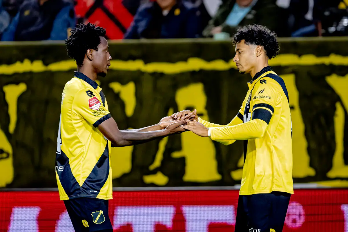 NAC geeft 2-0 voorsprong weg, maar wint na zinderende slotfase alsnog van FC Eindhoven