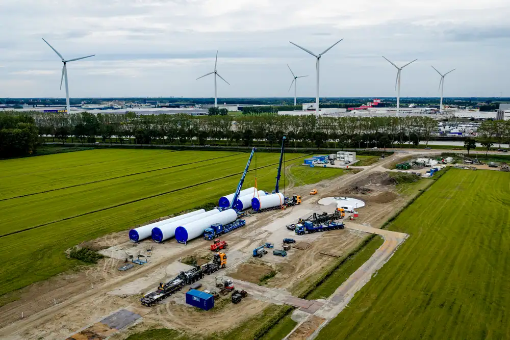 Eerste onderdelen windmolens arriveren in Oosterhout: bouw Energiepark A59 wordt nu zichtbaar