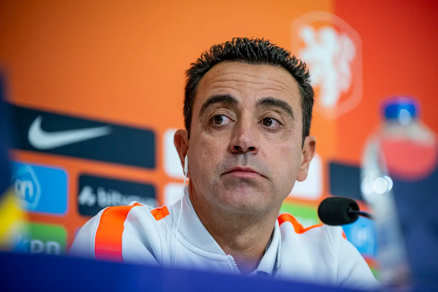 Blessuregolf teistert Oranje: Xavi overweegt te schuiven met Van Dijk