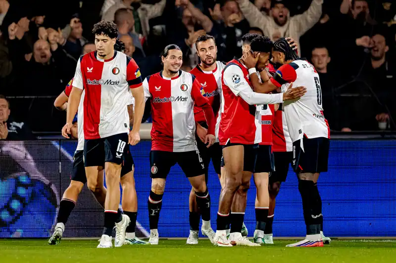 Feyenoord boekt eerste Champions League-zege na spectaculaire wedstrijd tegen Como