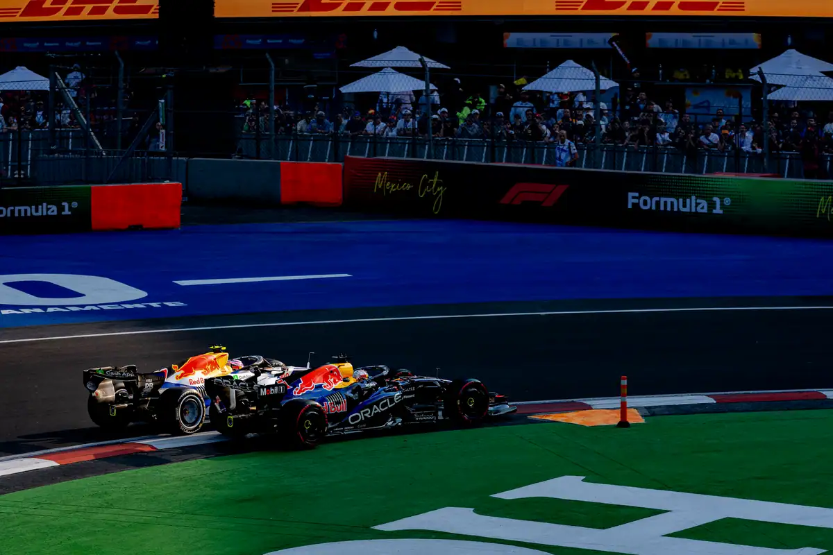 Verstappen vijfde in Mexico na botsing met oud-teamgenoot Lawson