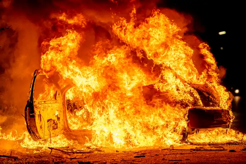 Auto in brand gestoken bij woning in Oss, adres voor tweede keer getroffen